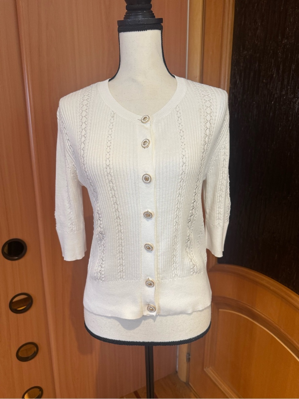 CHANEL White Button-Front Knit Cardigan top sz 8 - Picture 14 of 16